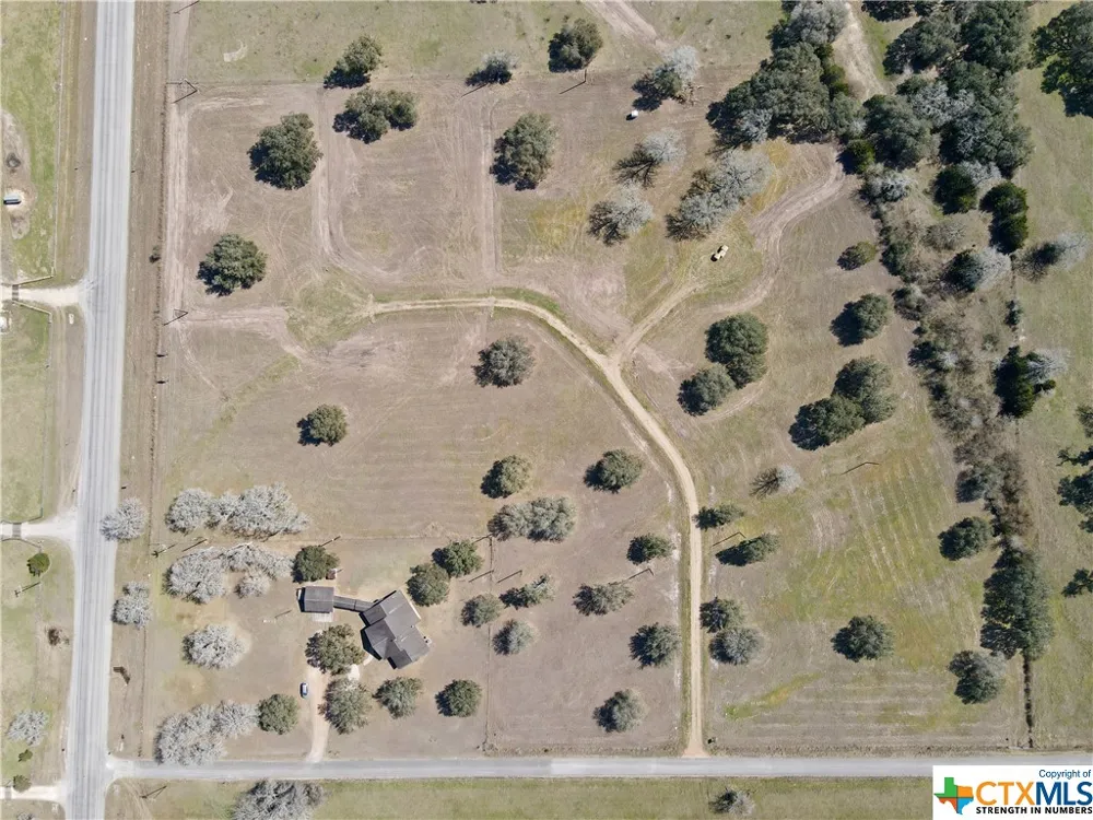 6 PVT 1672 Hallettsville, TX 77964