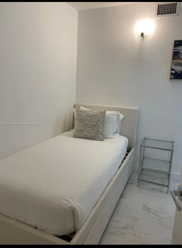 2301 Collins Ave #1503 Miami Beach, FL 33139