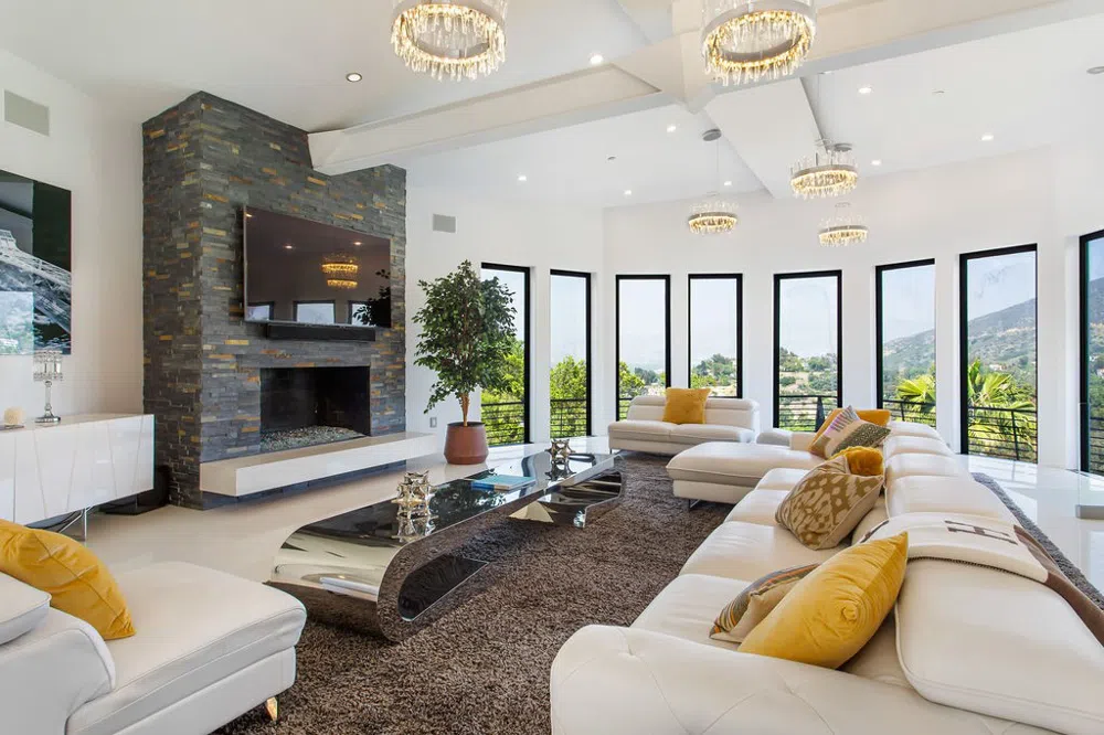 2955 Passmore Drive Los Angeles, CA 90068
