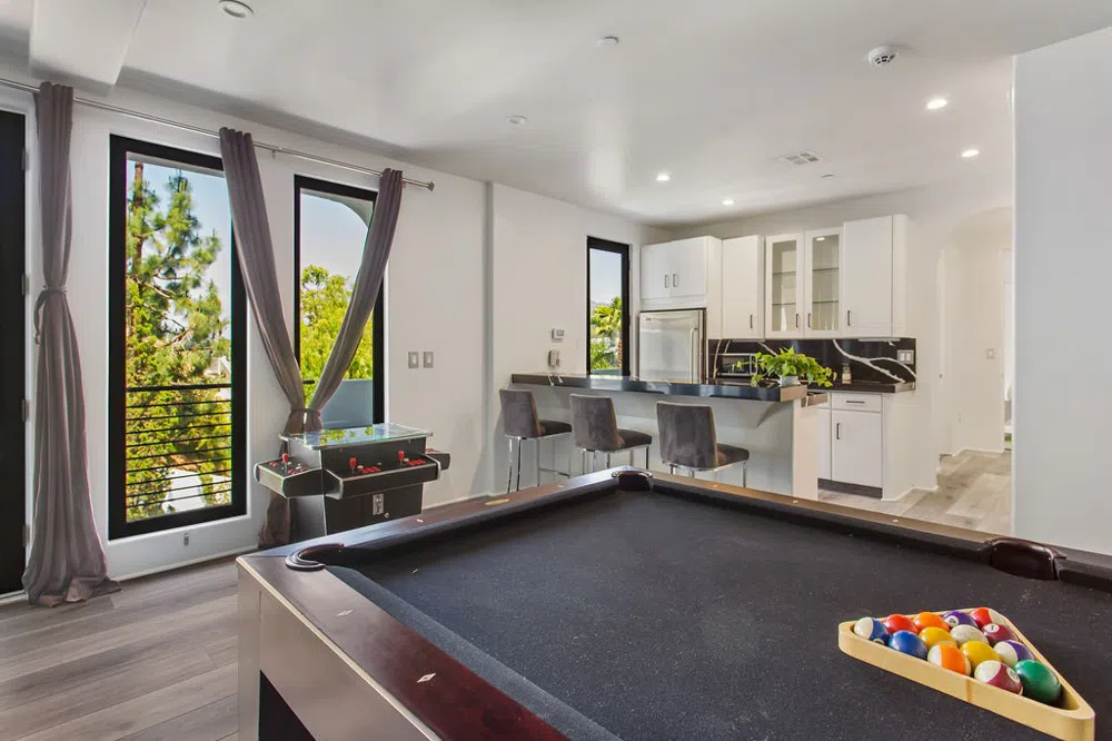 2955 Passmore Drive Los Angeles, CA 90068