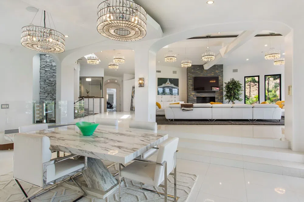 2955 Passmore Drive Los Angeles, CA 90068