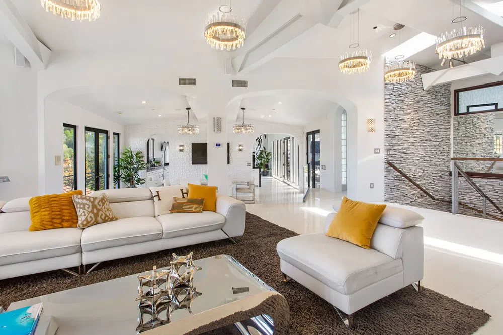 2955 Passmore Drive Los Angeles, CA 90068