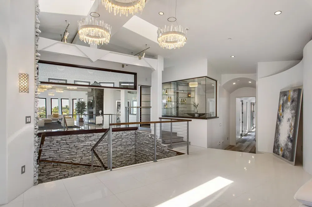 2955 Passmore Drive Los Angeles, CA 90068