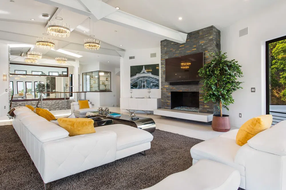 2955 Passmore Drive Los Angeles, CA 90068