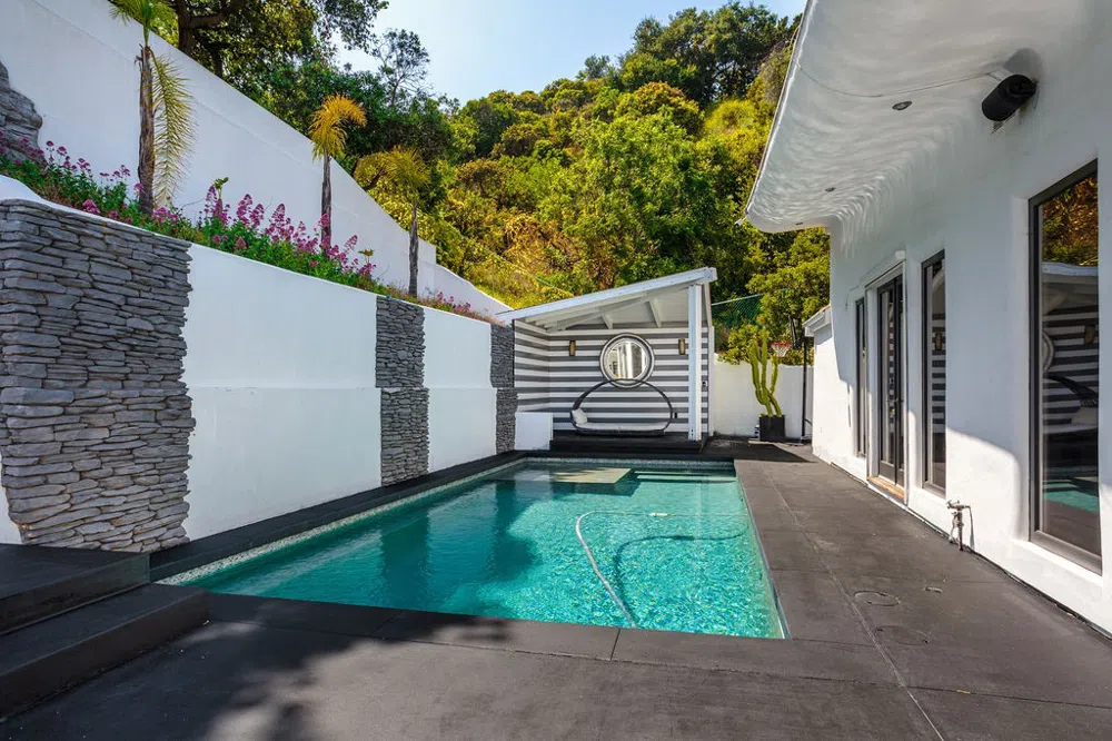 2955 Passmore Drive Los Angeles, CA 90068