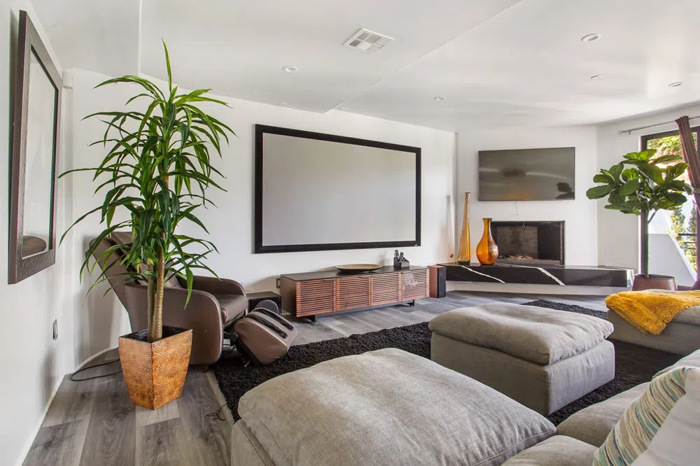 2955 Passmore Drive Los Angeles, CA 90068