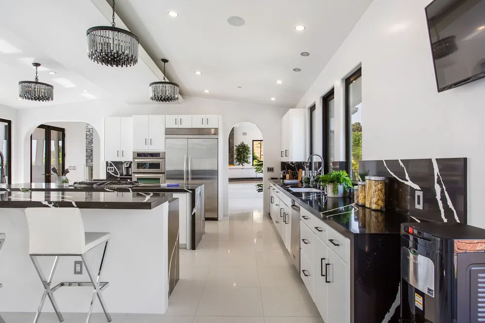 2955 Passmore Drive Los Angeles, CA 90068
