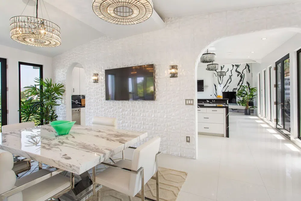 2955 Passmore Drive Los Angeles, CA 90068