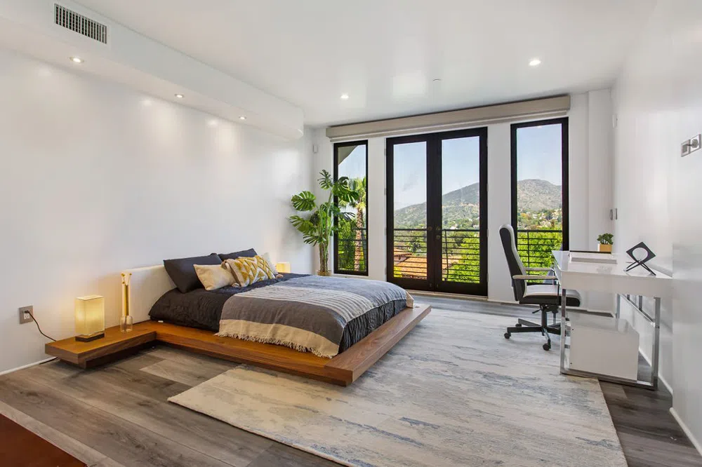2955 Passmore Drive Los Angeles, CA 90068