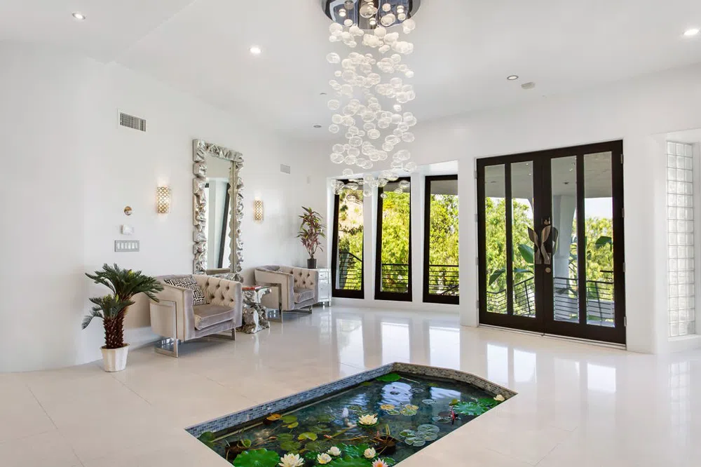 2955 Passmore Drive Los Angeles, CA 90068