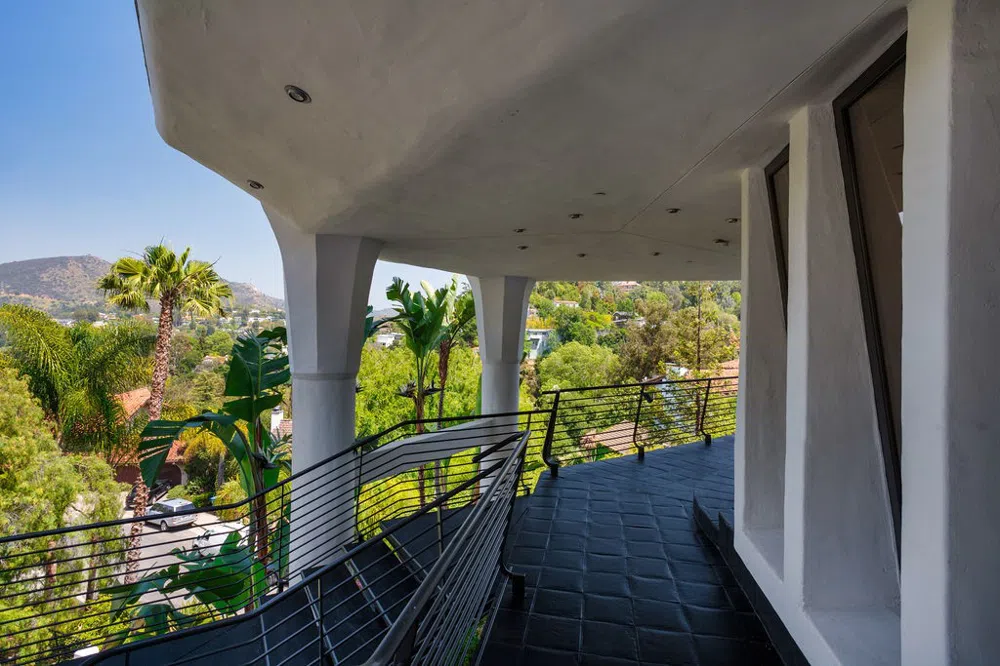 2955 Passmore Drive Los Angeles, CA 90068