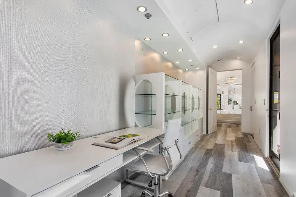 2955 Passmore Drive Los Angeles, CA 90068