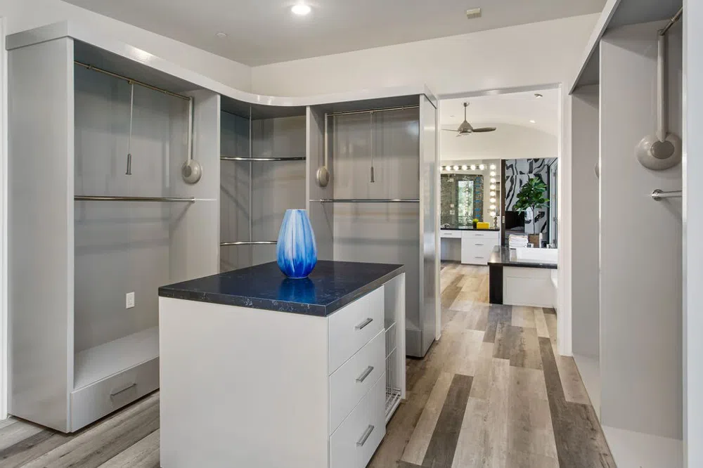 2955 Passmore Drive Los Angeles, CA 90068