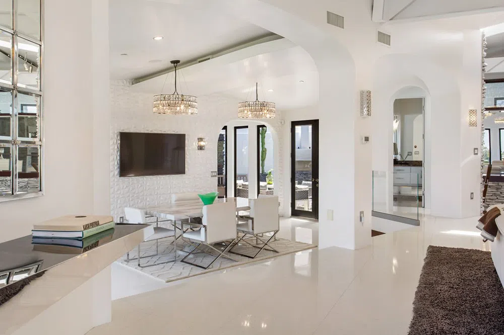 2955 Passmore Drive Los Angeles, CA 90068