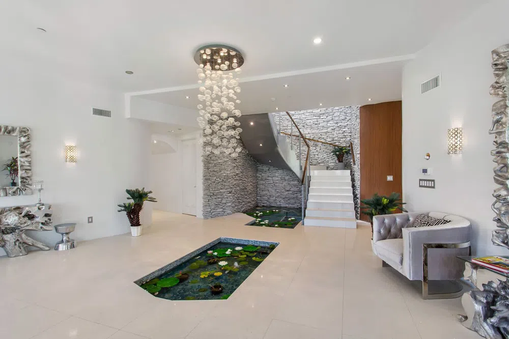 2955 Passmore Drive Los Angeles, CA 90068