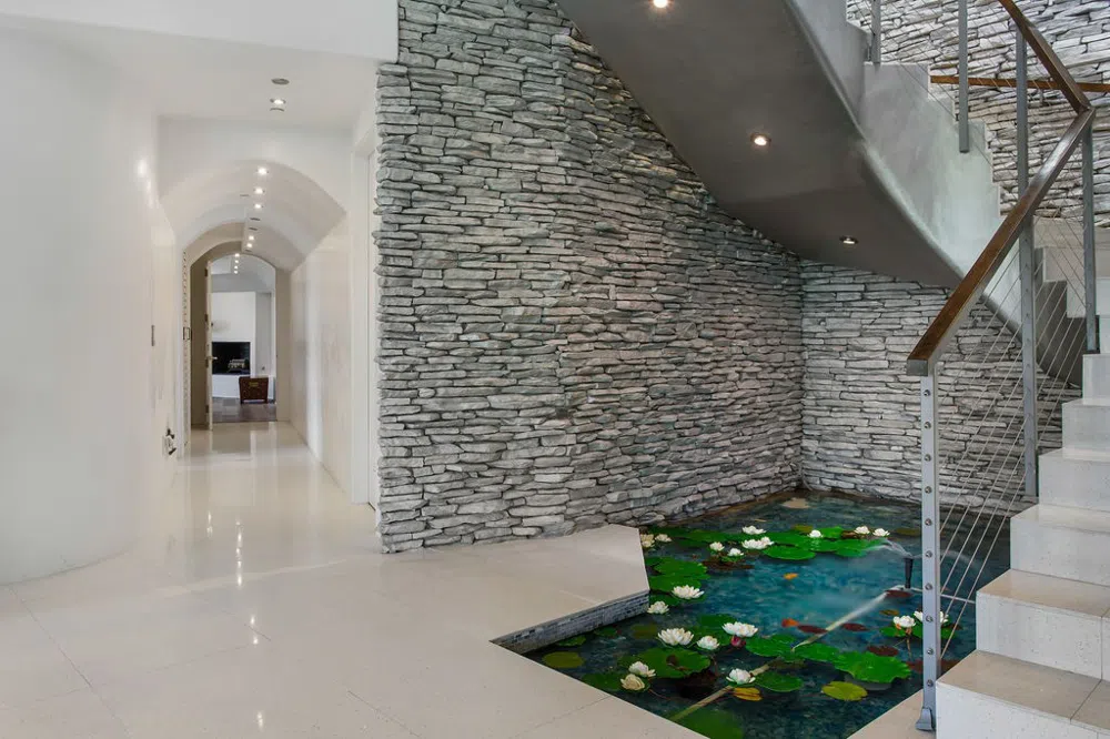 2955 Passmore Drive Los Angeles, CA 90068