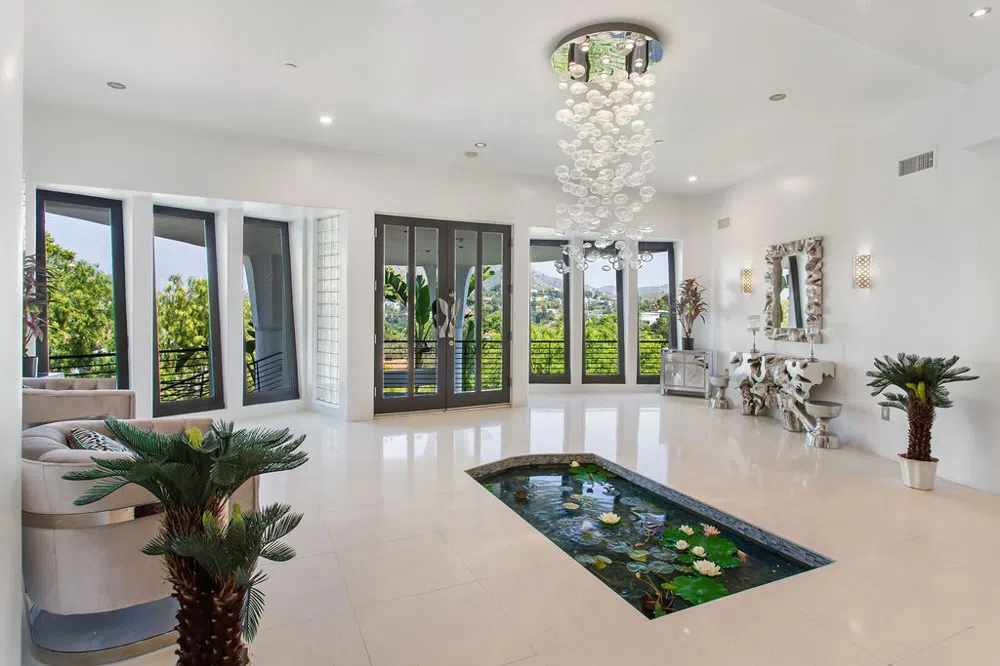 2955 Passmore Drive Los Angeles, CA 90068