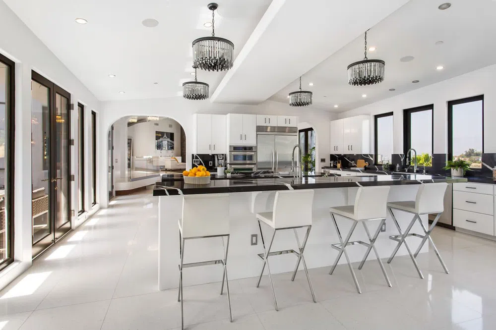 2955 Passmore Drive Los Angeles, CA 90068