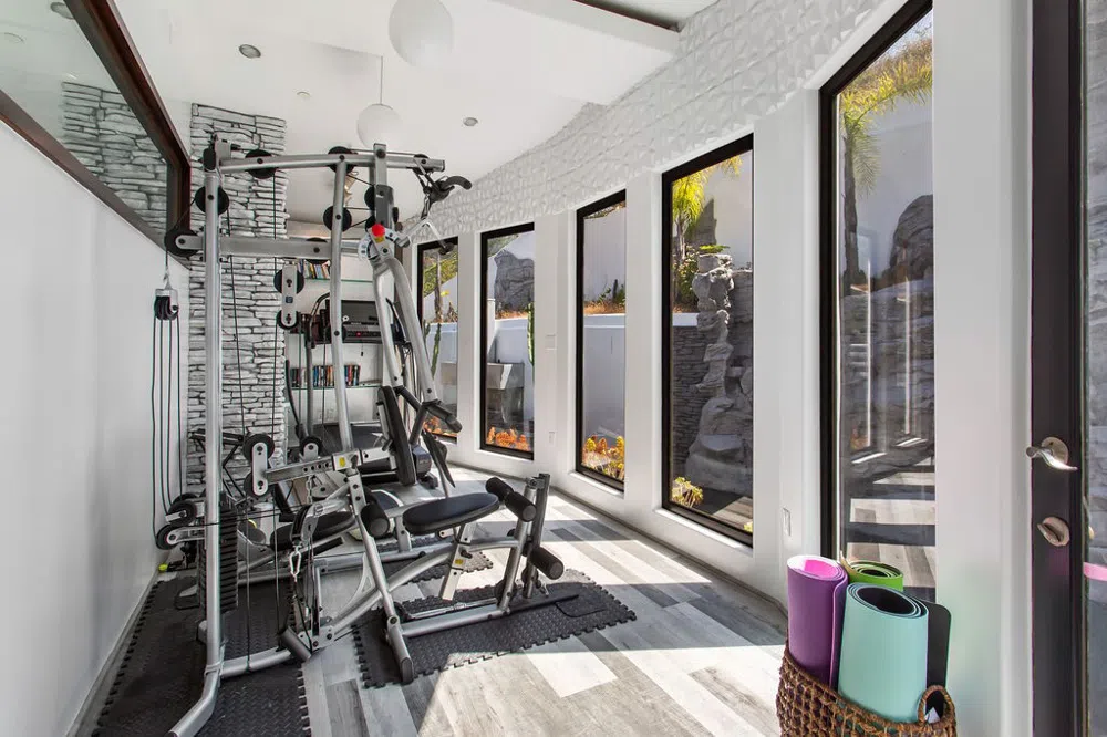2955 Passmore Drive Los Angeles, CA 90068