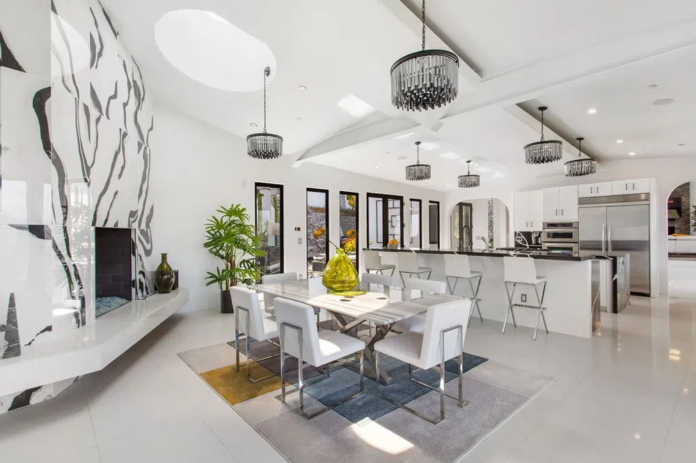 2955 Passmore Drive Los Angeles, CA 90068