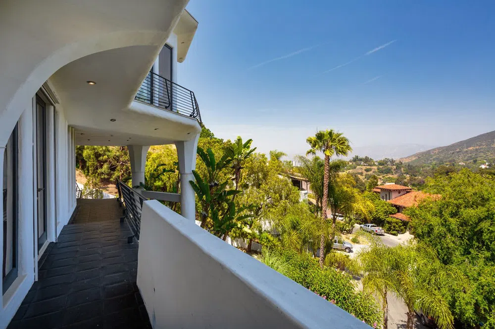 2955 Passmore Drive Los Angeles, CA 90068