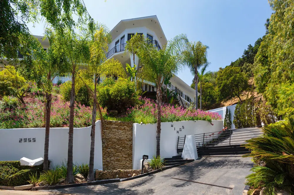 2955 Passmore Drive Los Angeles, CA 90068