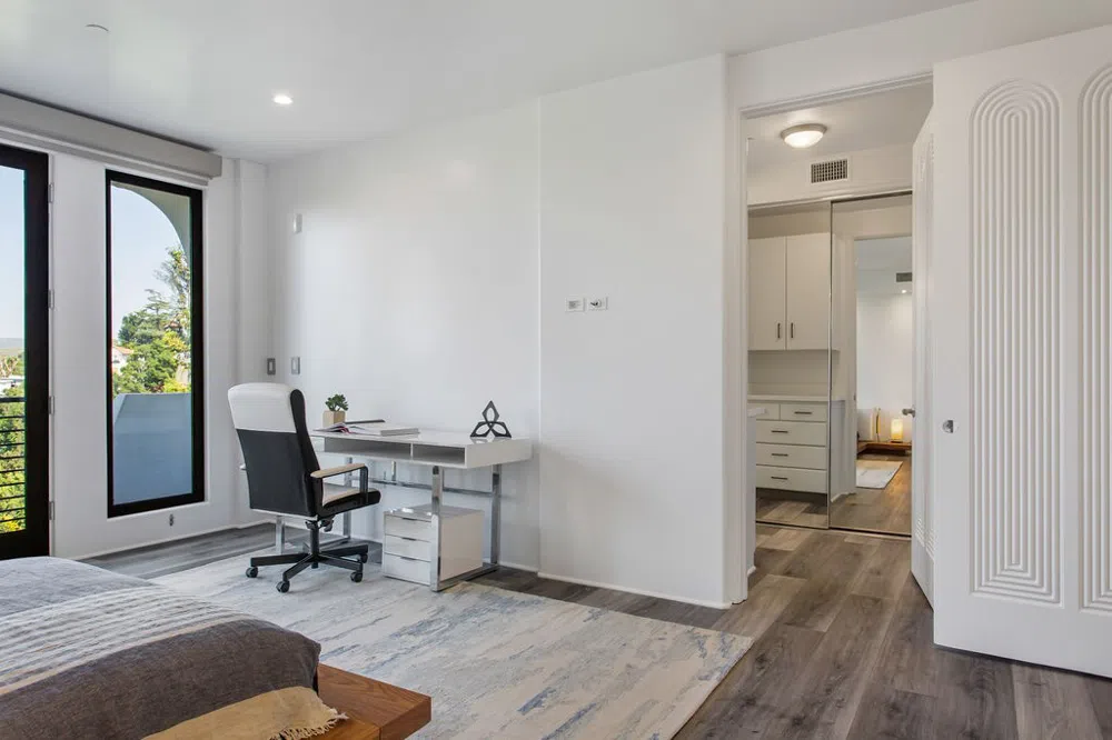 2955 Passmore Drive Los Angeles, CA 90068