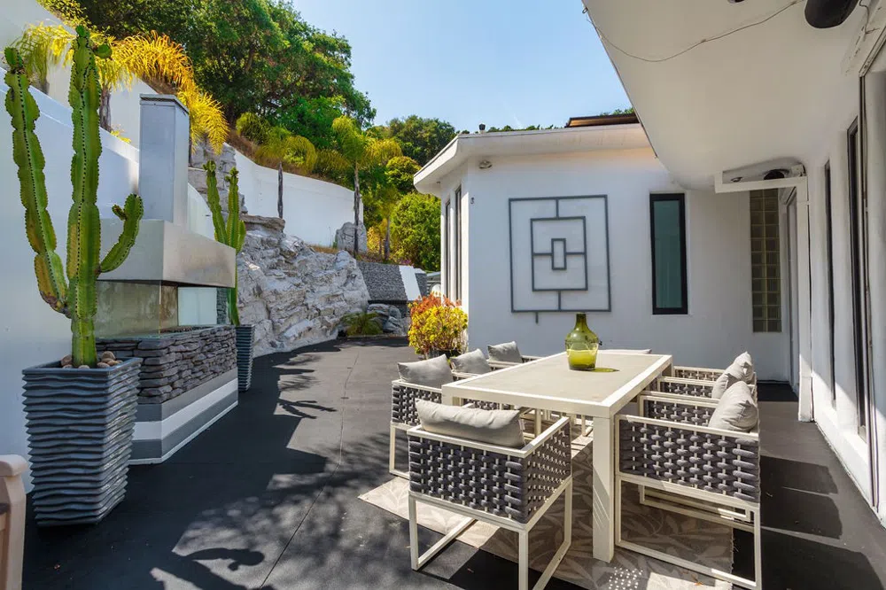 2955 Passmore Drive Los Angeles, CA 90068