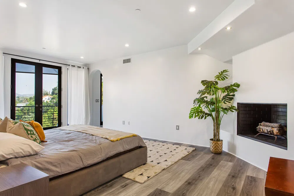 2955 Passmore Drive Los Angeles, CA 90068