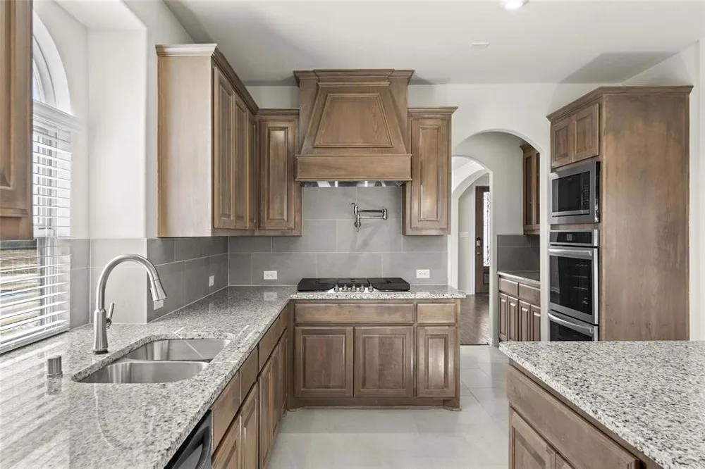 320 Cheyenne Mountain Drive Ovilla, TX 75154