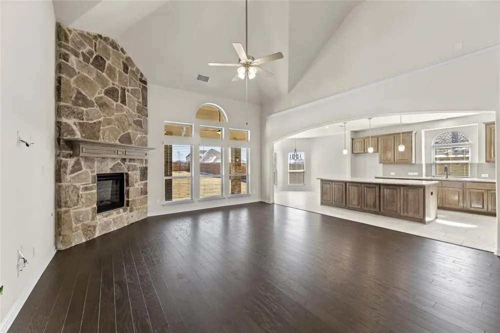 320 Cheyenne Mountain Drive Ovilla, TX 75154