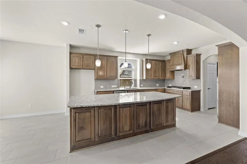 320 Cheyenne Mountain Drive Ovilla, TX 75154