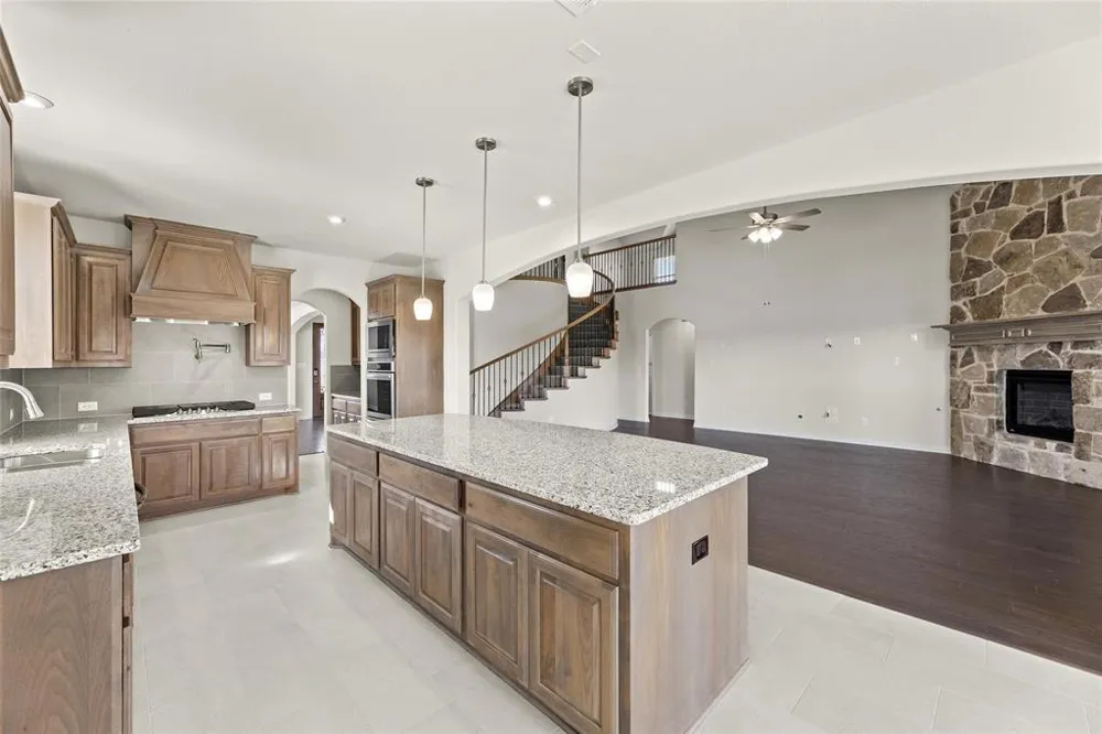 320 Cheyenne Mountain Drive Ovilla, TX 75154