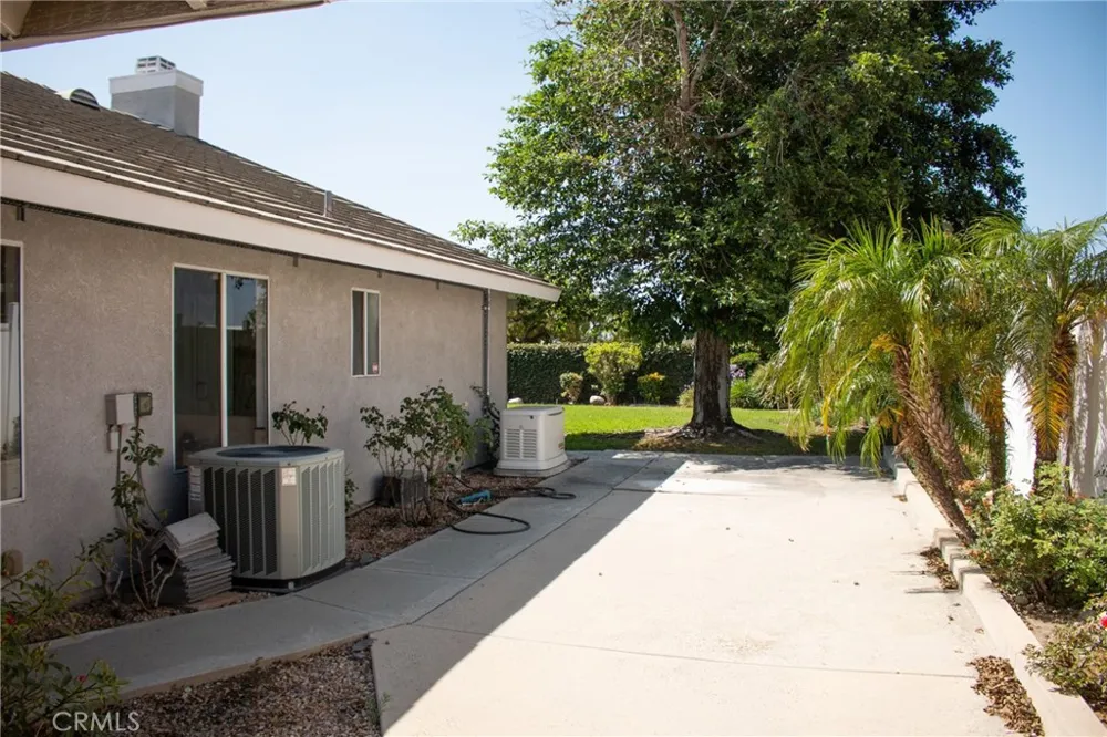 2147 W Fairview Drive Rialto, CA 92377