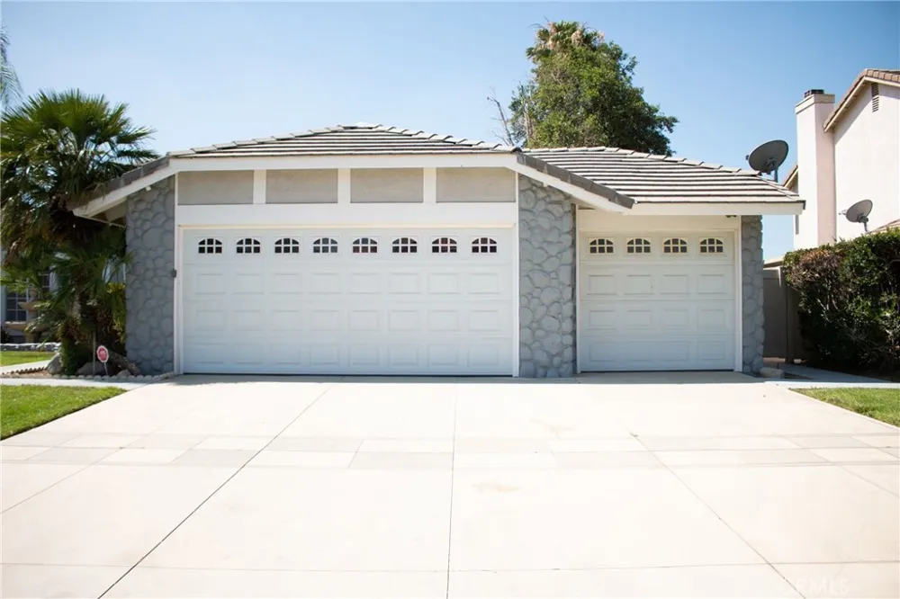 2147 W Fairview Drive Rialto, CA 92377