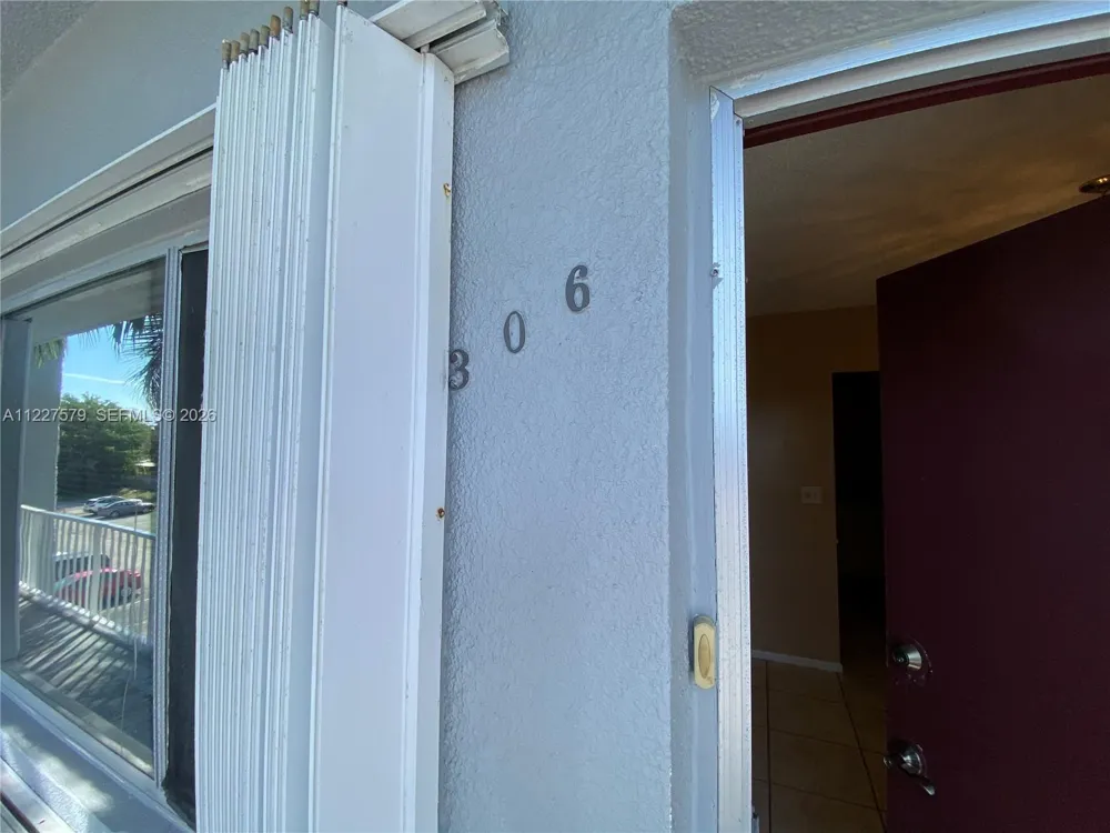 6289 Lear Dr #306 Lake Worth, FL 33462