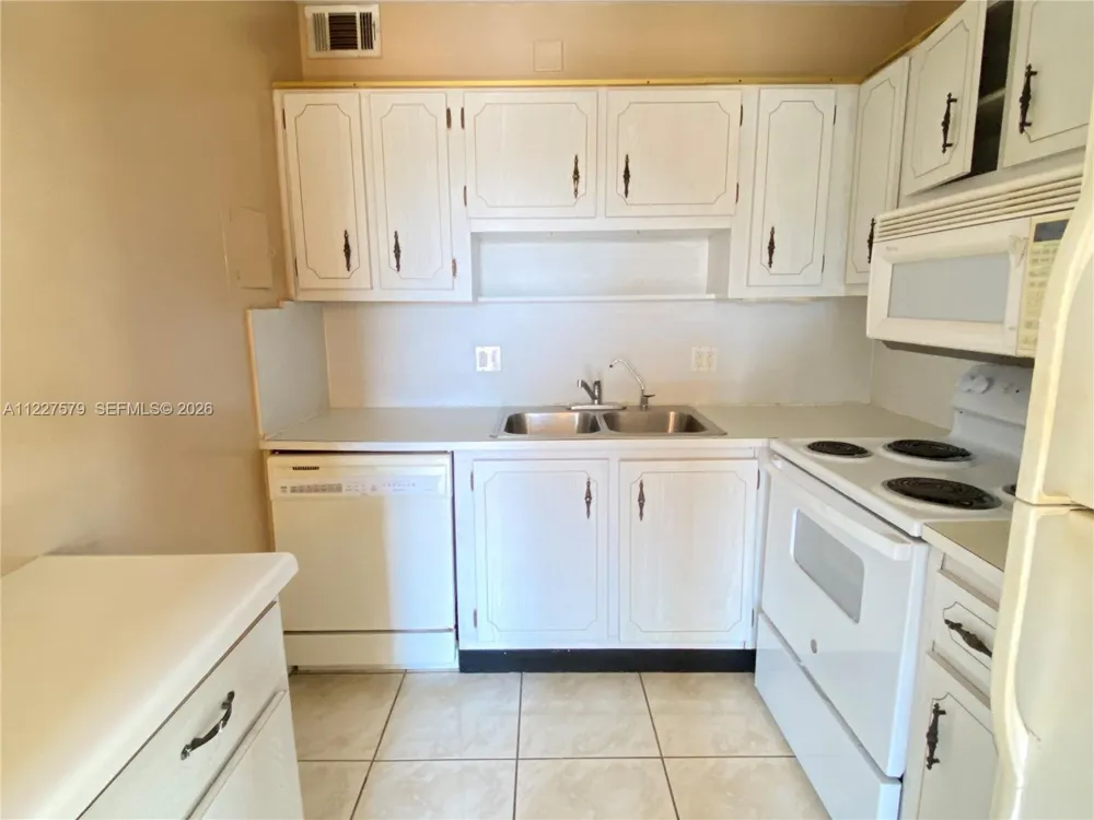 6289 Lear Dr #306 Lake Worth, FL 33462