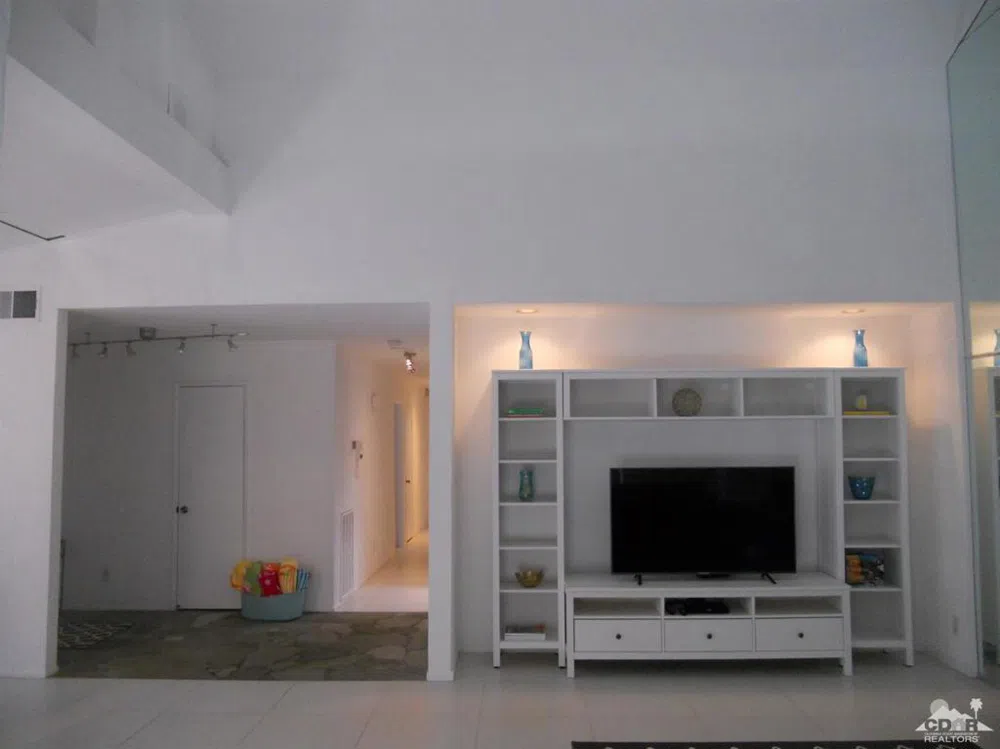 101 Juan Circle Palm Desert, CA 92260