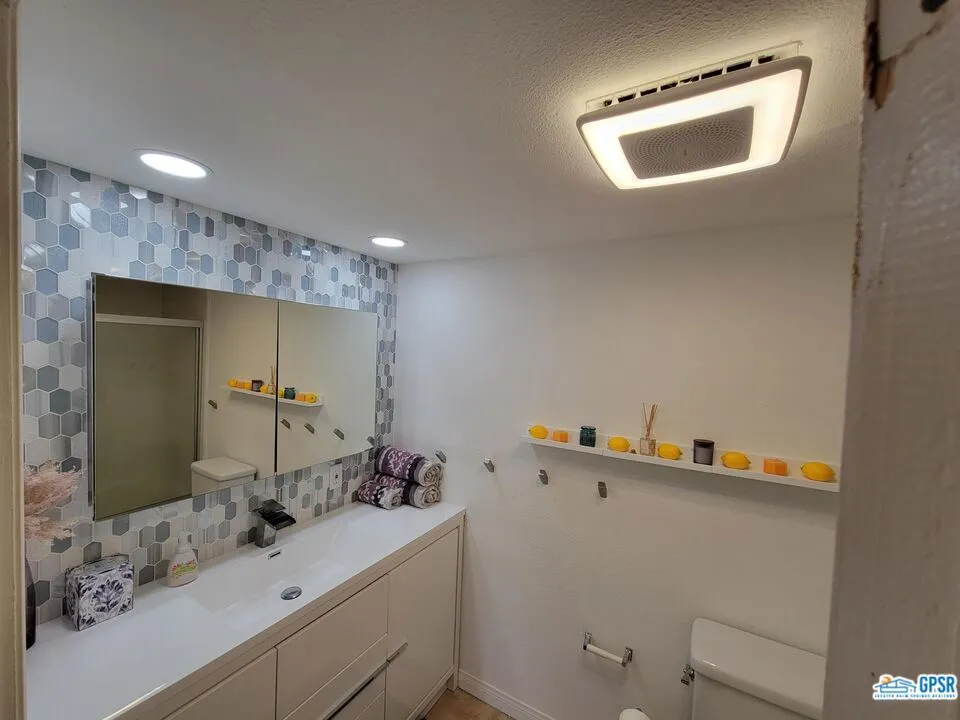 2600 S Palm Canyon Drive #20 Palm Springs, CA 92264