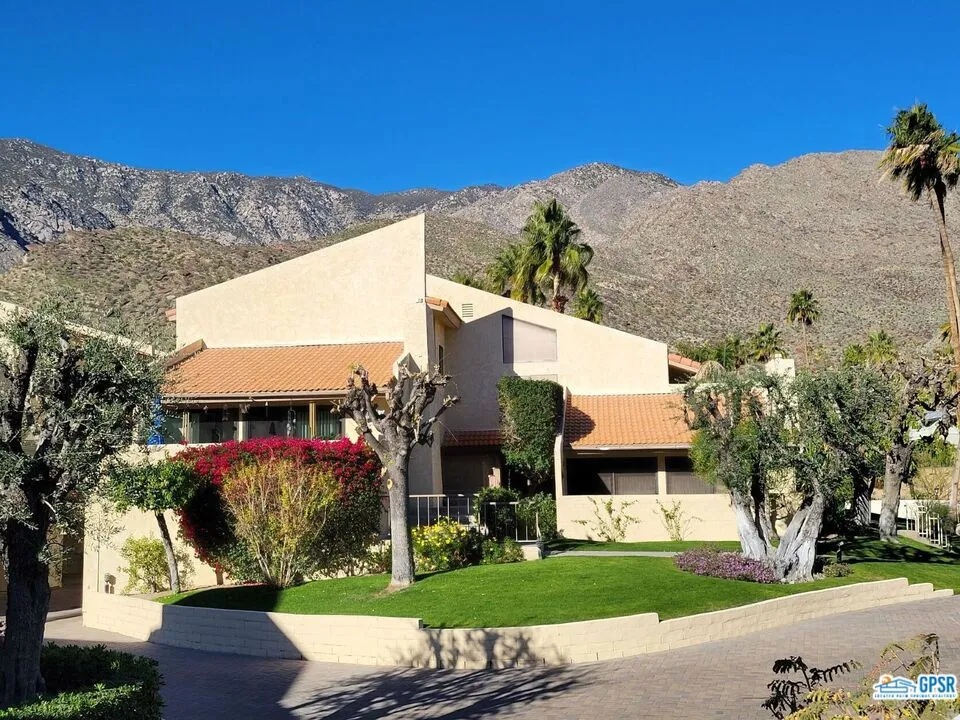 2600 S Palm Canyon Drive #20 Palm Springs, CA 92264