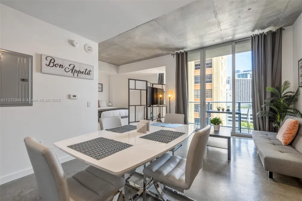 151 SE 1st St #809 Miami, FL 33131