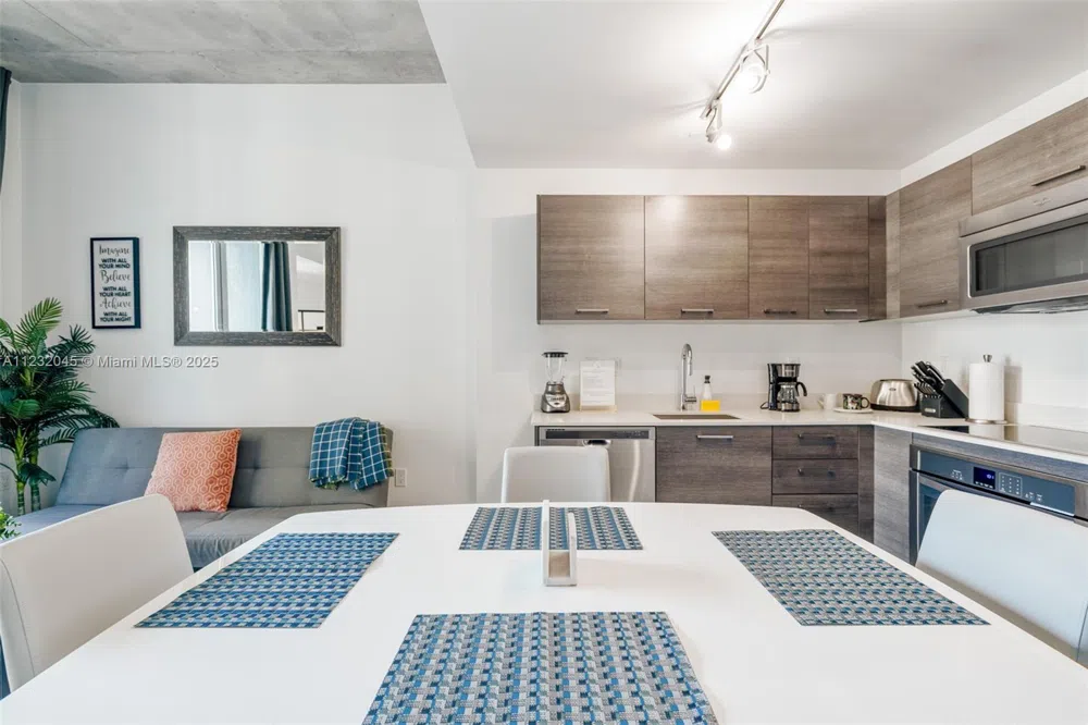 151 SE 1st St #809 Miami, FL 33131
