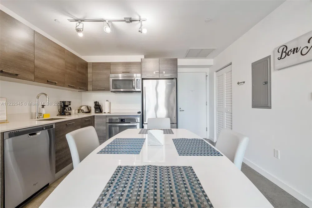 151 SE 1st St #809 Miami, FL 33131