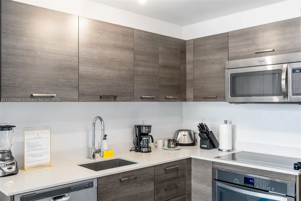 151 SE 1st St #809 Miami, FL 33131