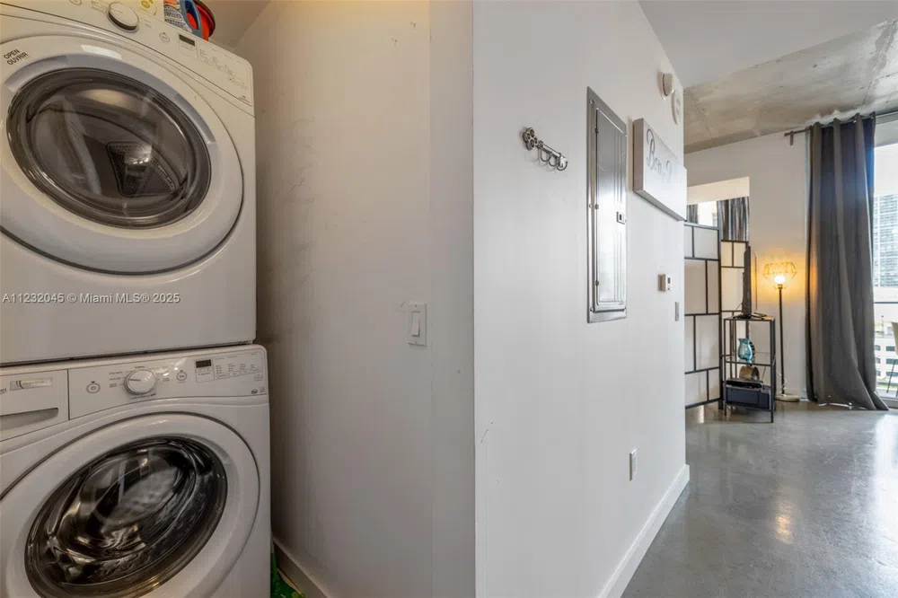 151 SE 1st St #809 Miami, FL 33131