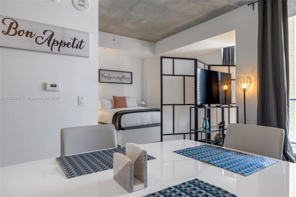 151 SE 1st St #809 Miami, FL 33131