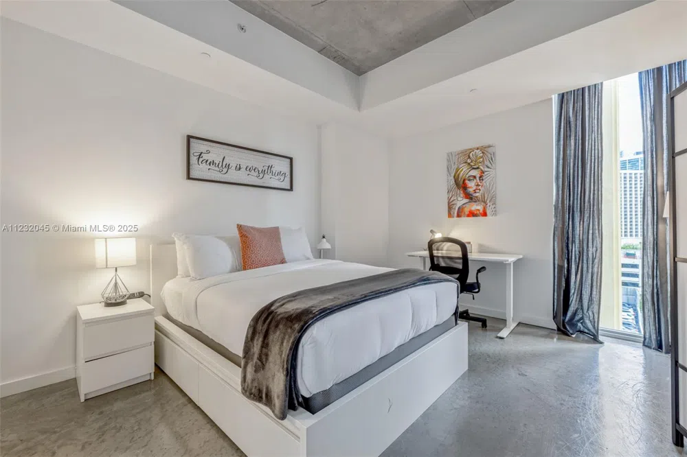 151 SE 1st St #809 Miami, FL 33131