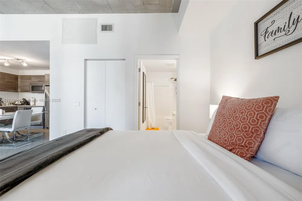 151 SE 1st St #809 Miami, FL 33131