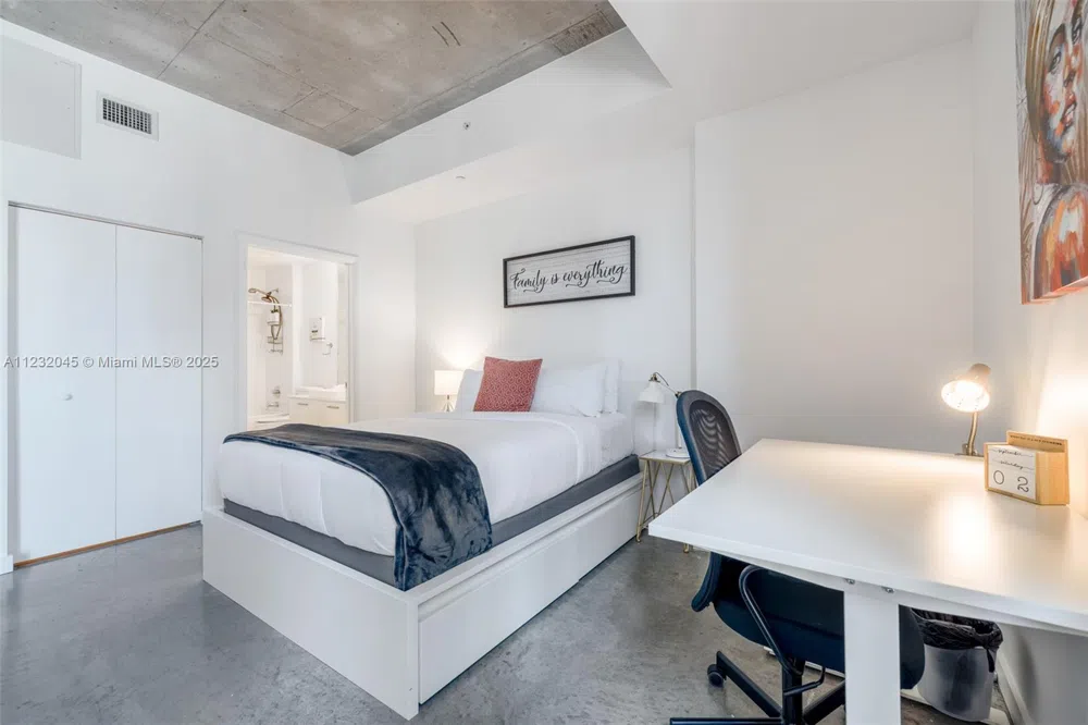 151 SE 1st St #809 Miami, FL 33131