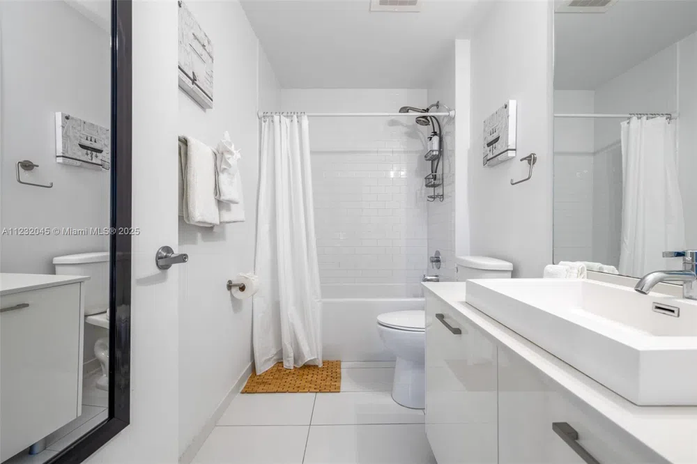 151 SE 1st St #809 Miami, FL 33131